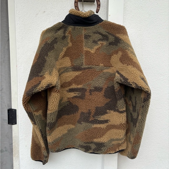 Like New Men's Army Camo Patagonia Retro X Deep Pile Fleece Jacket (Small) - Picture 3 of 3